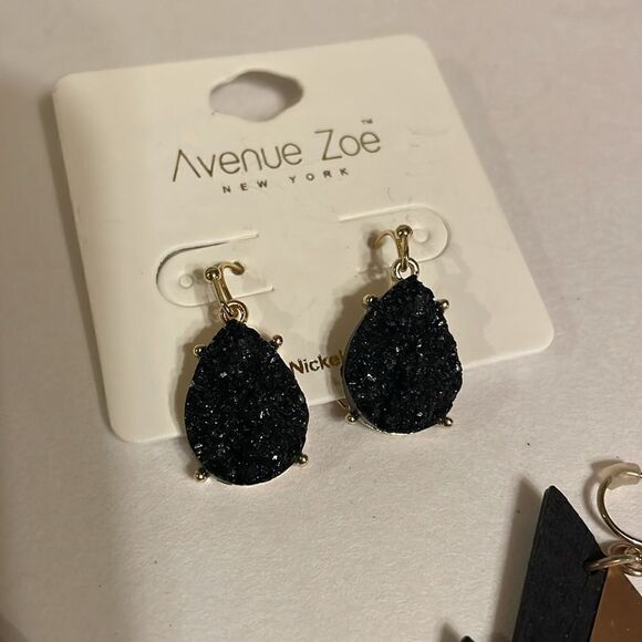 3 Pairs of Earrings - Picture 4 of 7